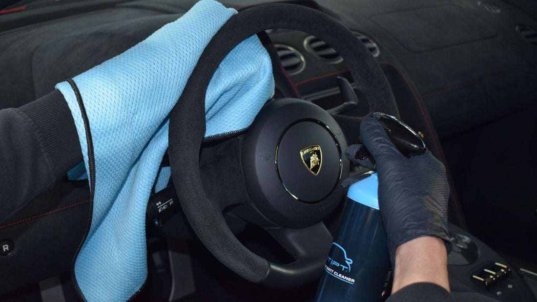 Alcantara reinigen met een fabrieksnieuw resultaat
