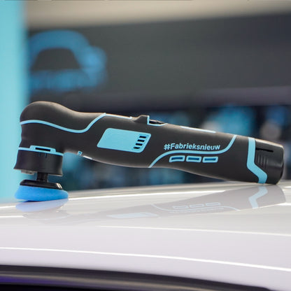 Stipt Nano Polisher Pro op de lak van een auto