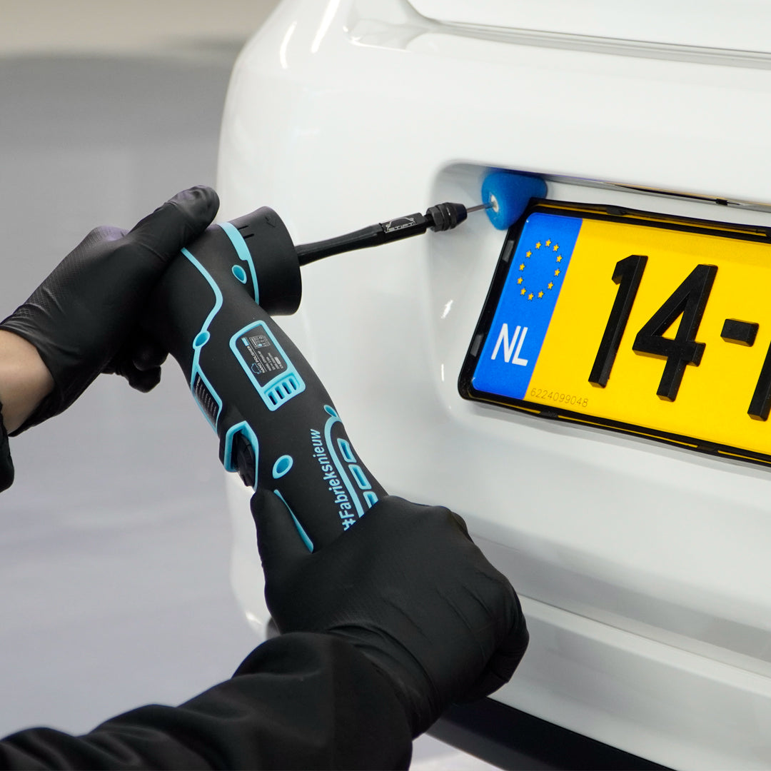 Details polijsten rond het kenteken met de Stipt Nano Polisher Pro